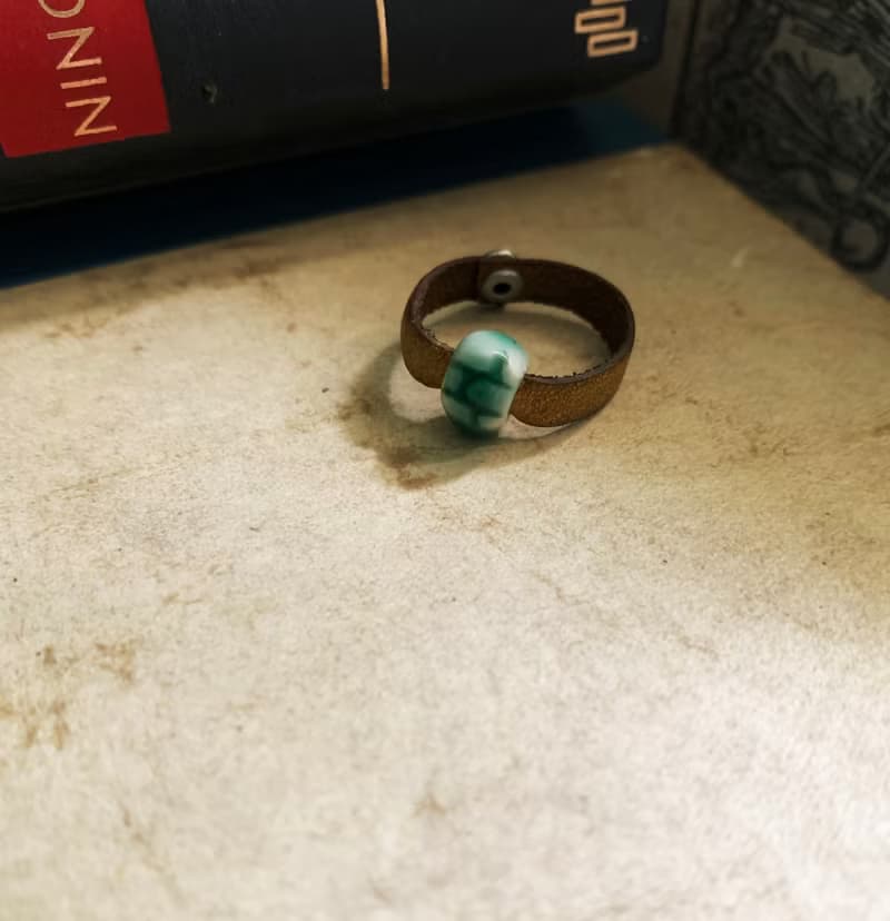 戒指 日本白瓷 自然釉色 無限看不膩色調 真皮革