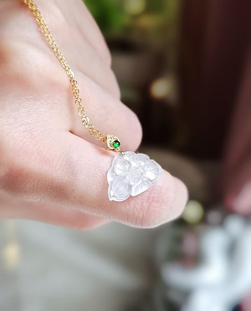 高貴•感情•長壽•多福|18k金高冰玻白翡放光蓮花|緬甸翡翠吊墜