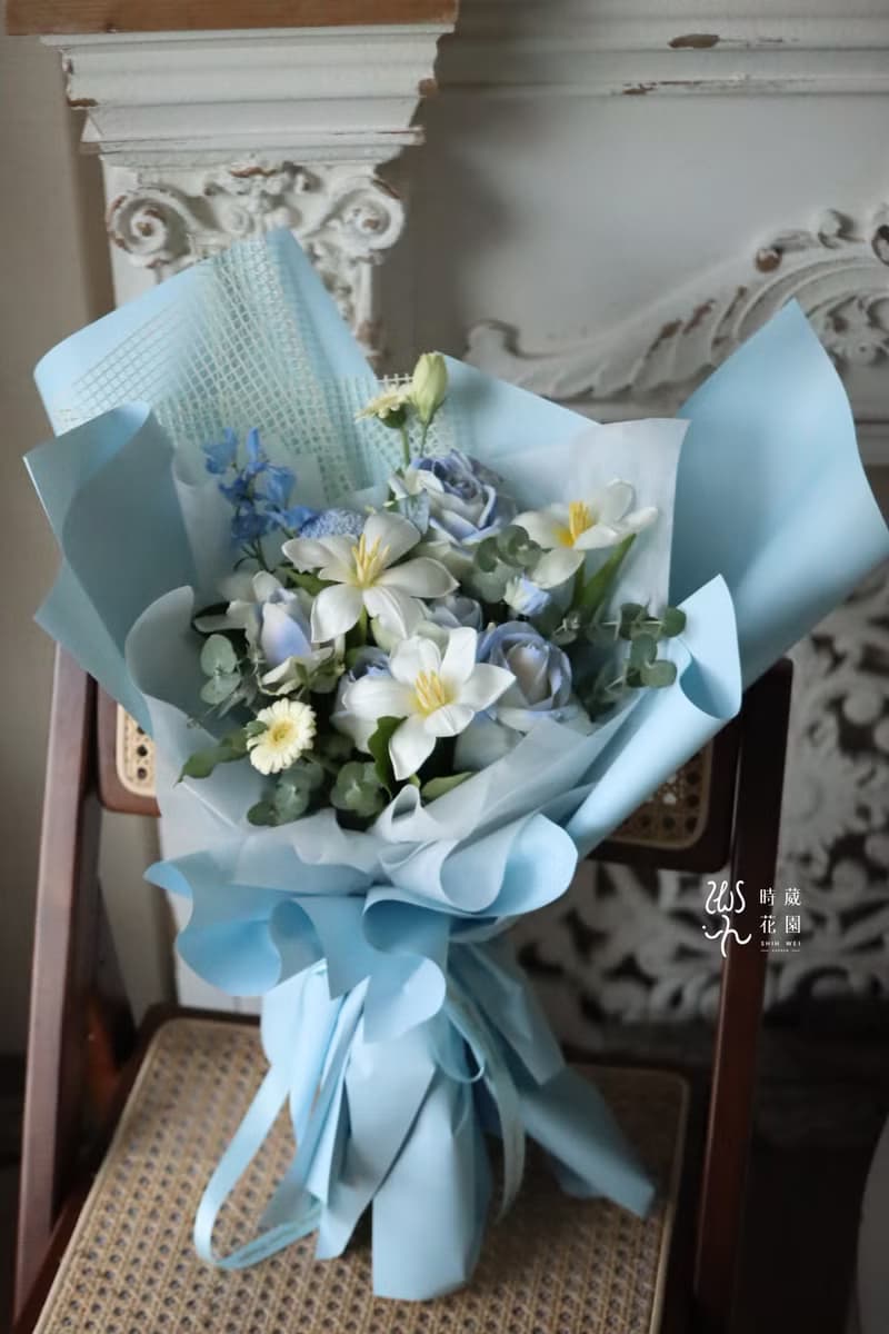 天藍清透  鬱金香 藍玫瑰 非洲菊 鮮花花束/限台中地區