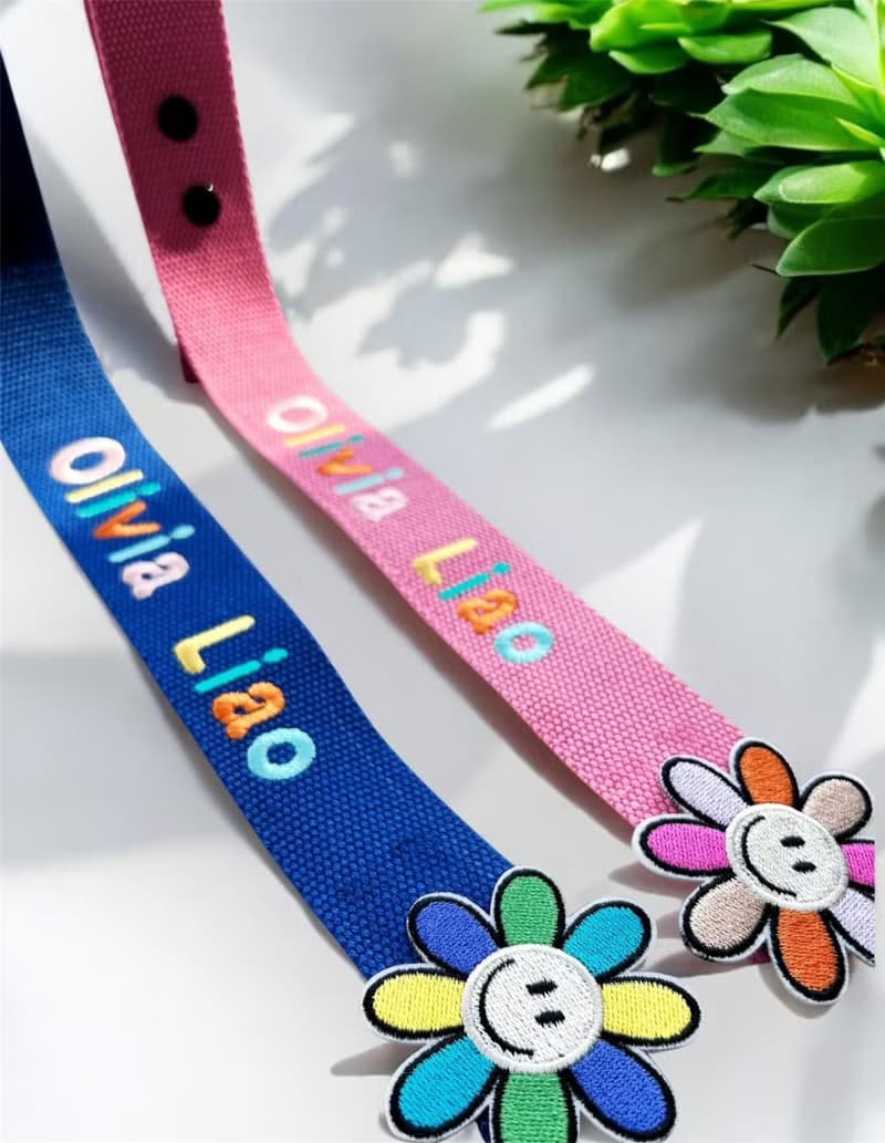 個人化全彩姓名刺繡行李飄帶-燦笑花朵款(彩瓣)