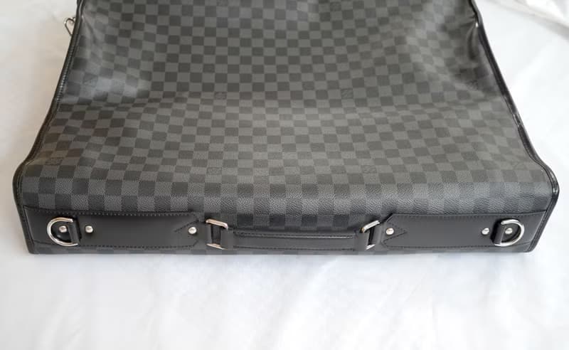 法國奢侈名牌Louis Vuitton黑灰LV monogram格仔圖案掛衣服旅行袋