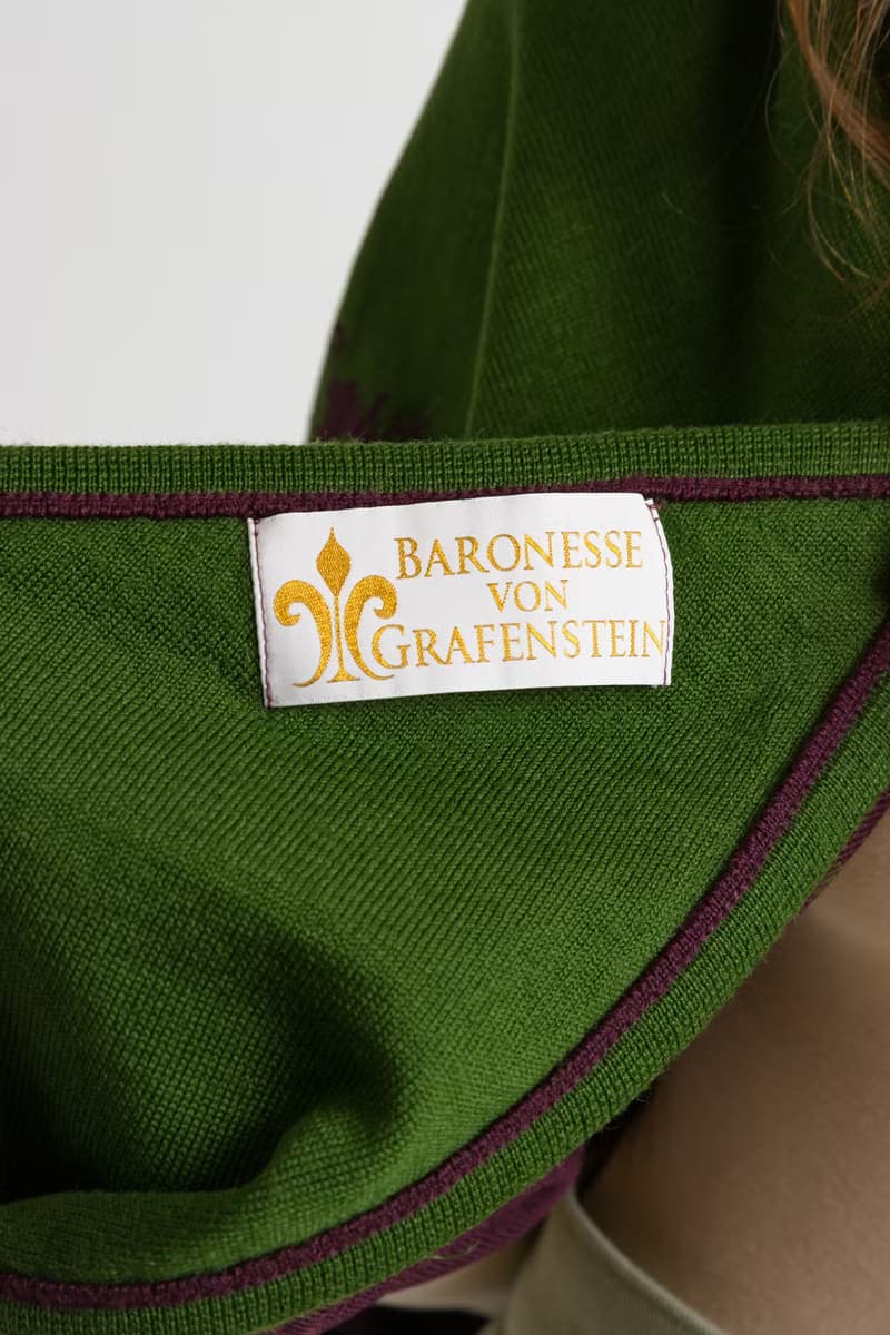 80s Vintage Woman Retro Baronesse von Grafenstein Wool Scarf 7487