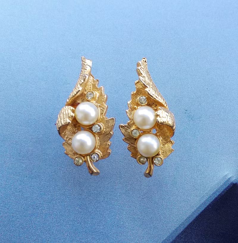 Vintage Jewelry 西洋古董飾品 金色調 捲葉珠 栓式耳環