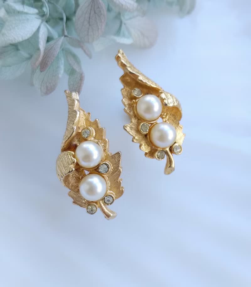 Vintage Jewelry 西洋古董飾品 金色調 捲葉珠 栓式耳環