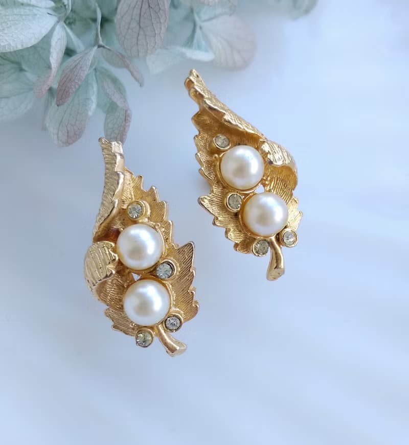 Vintage Jewelry 西洋古董飾品 金色調 捲葉珠 栓式耳環