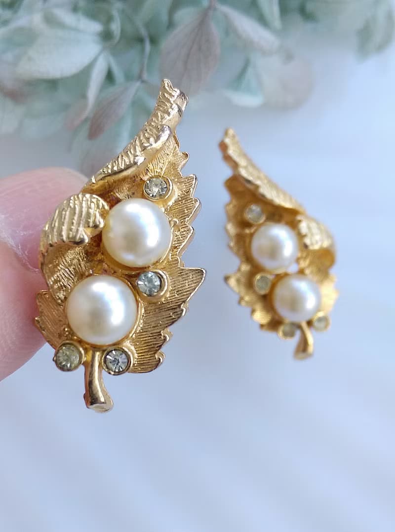 Vintage Jewelry 西洋古董飾品 金色調 捲葉珠 栓式耳環