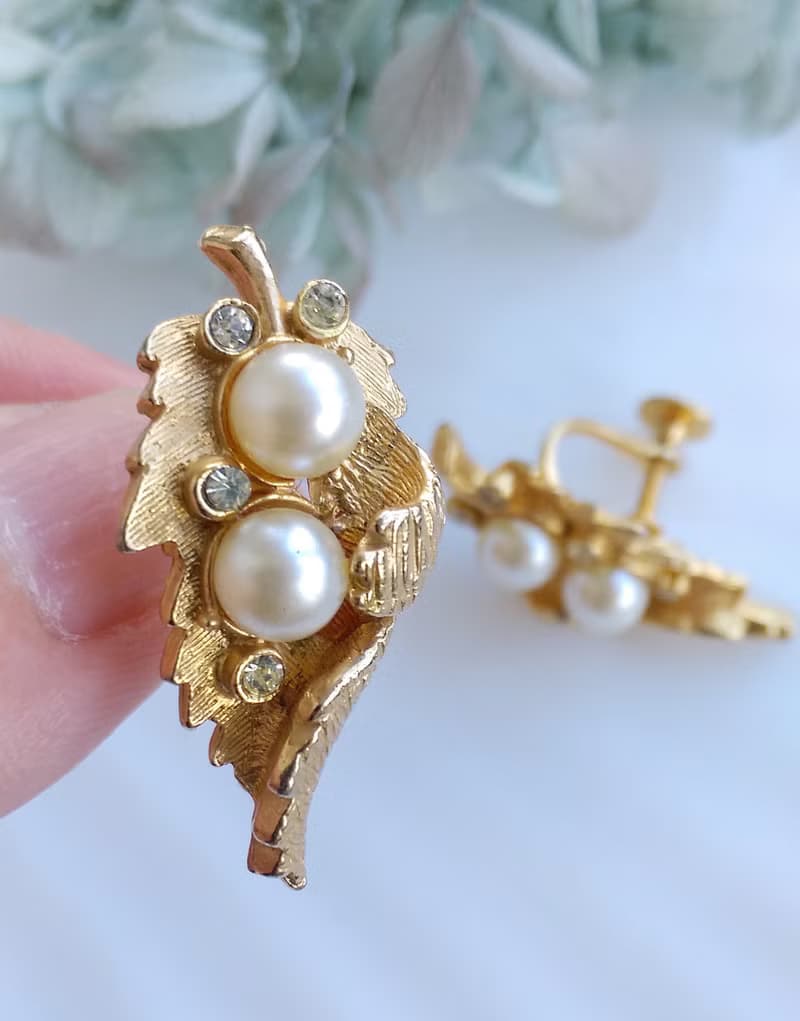 Vintage Jewelry 西洋古董飾品 金色調 捲葉珠 栓式耳環