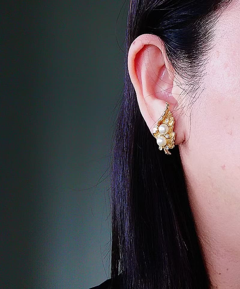 Vintage Jewelry 西洋古董飾品 金色調 捲葉珠 栓式耳環