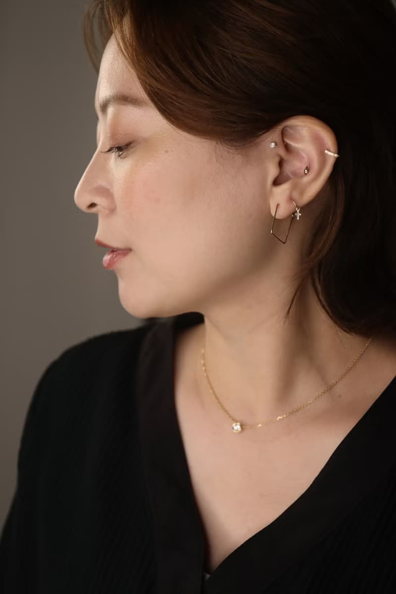 14K 垂墜小十字架耳扣耳環 (內徑7 mm) (單個) 碰水不褪色