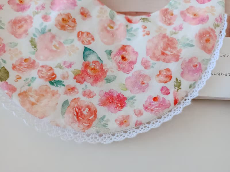 【11/14後出貨】水彩花 棉蕾絲圍兜 小扭結髮帶 彌月禮物 嬰兒髮
