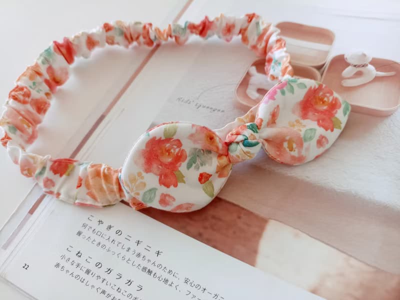 【11/14後出貨】水彩花 棉蕾絲圍兜 小扭結髮帶 彌月禮物 嬰兒髮