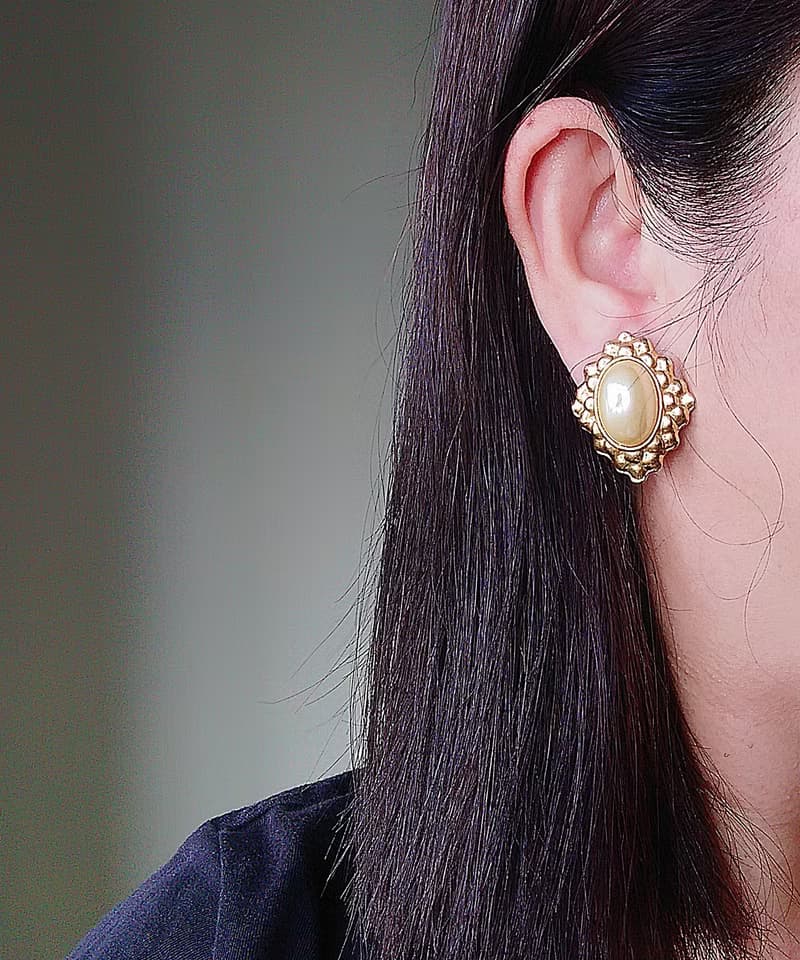 vintage jewelry  典雅華麗仿珠徽紋 夾式耳環