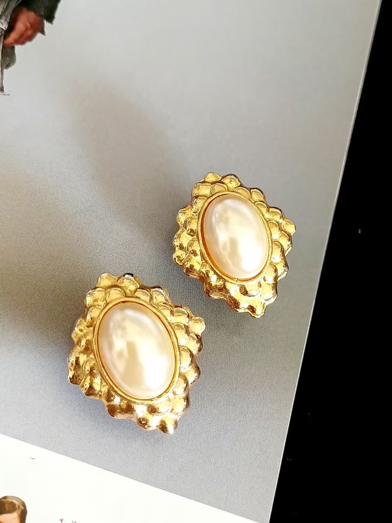 vintage jewelry  典雅華麗仿珠徽紋 夾式耳環
