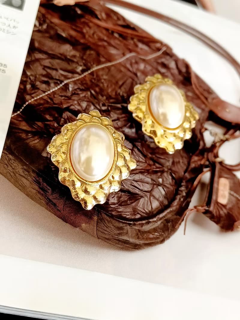 vintage jewelry  典雅華麗仿珠徽紋 夾式耳環