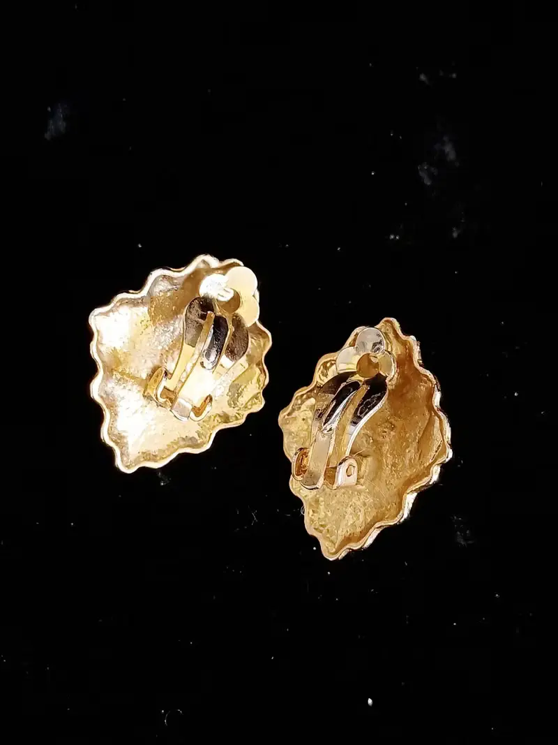 vintage jewelry  典雅華麗仿珠徽紋 夾式耳環