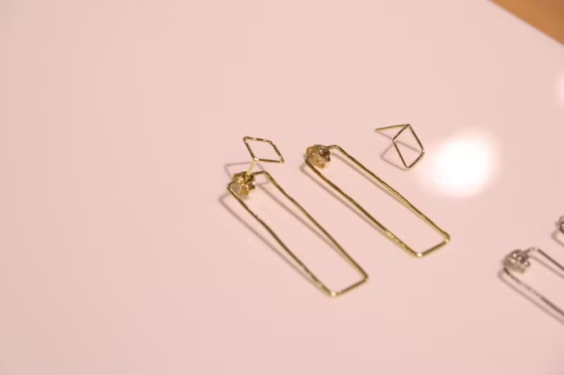 petitピアス　四角　シルバーカラー