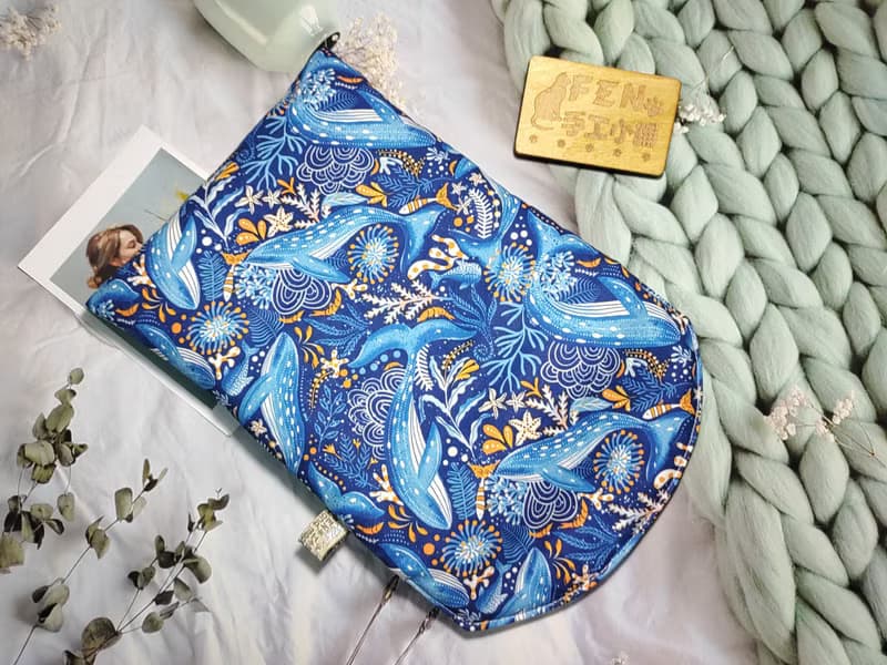 袋物系列-高品質薄帆布海洋藍夢幻鯨魚海草款-7.8吋電子書保護套-