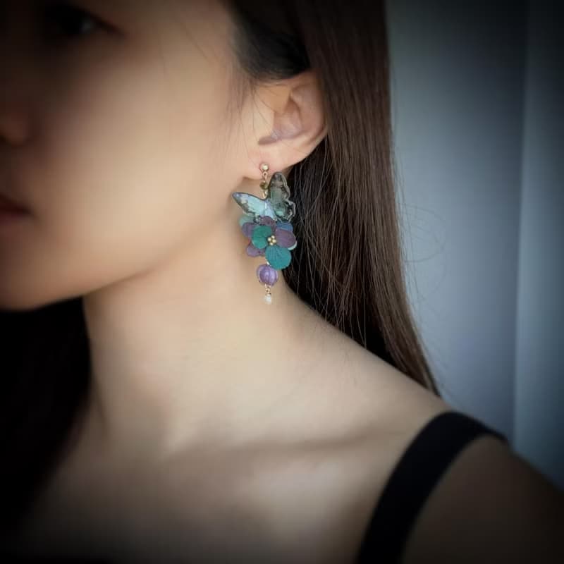 蝴蝶繡球真花耳環