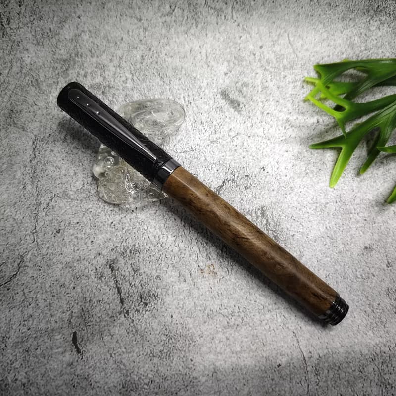 黃金樟木 原木 手工筆 鋼珠筆( 浮雕花款)