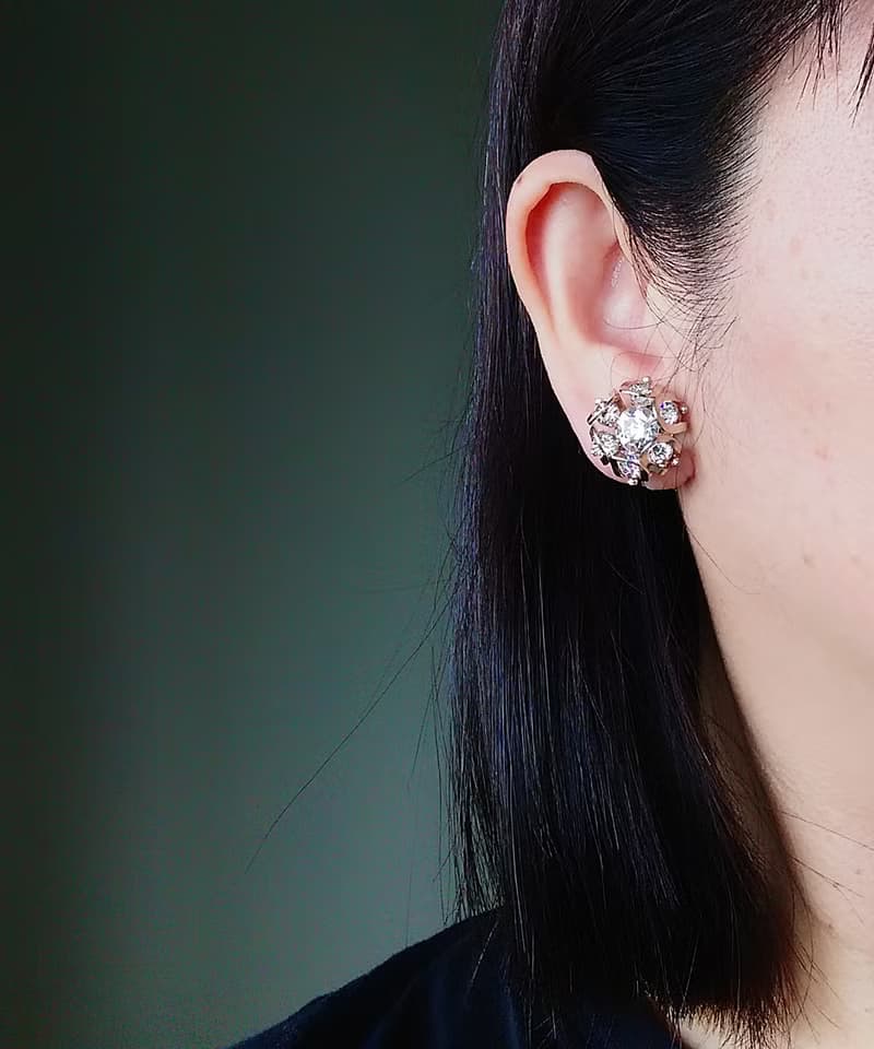 vintage jewelry  典雅立體萊茵花苞 夾式耳環