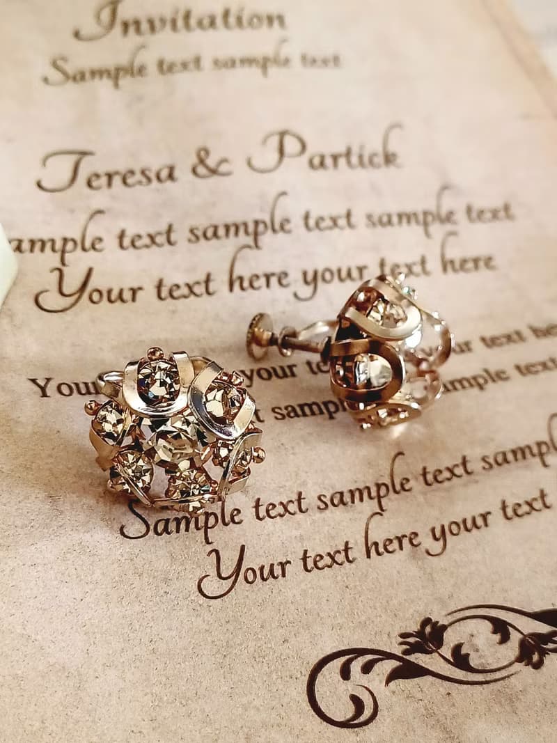 vintage jewelry  典雅立體萊茵花苞 夾式耳環