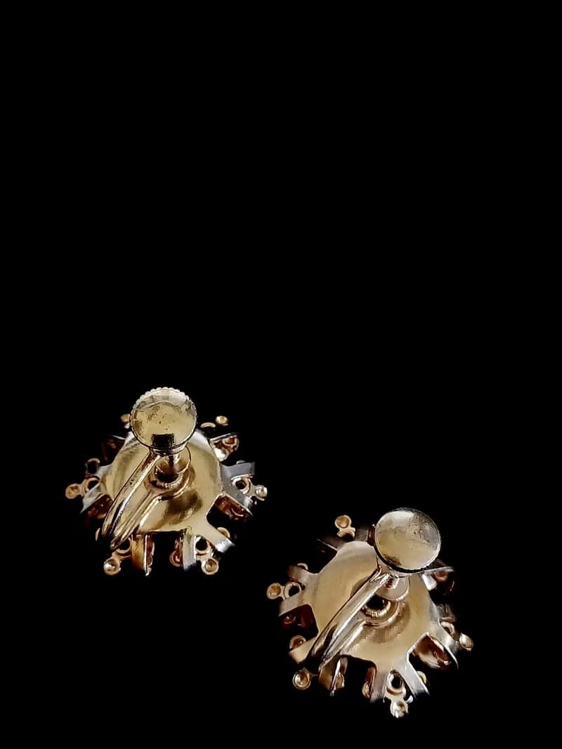 vintage jewelry  典雅立體萊茵花苞 夾式耳環