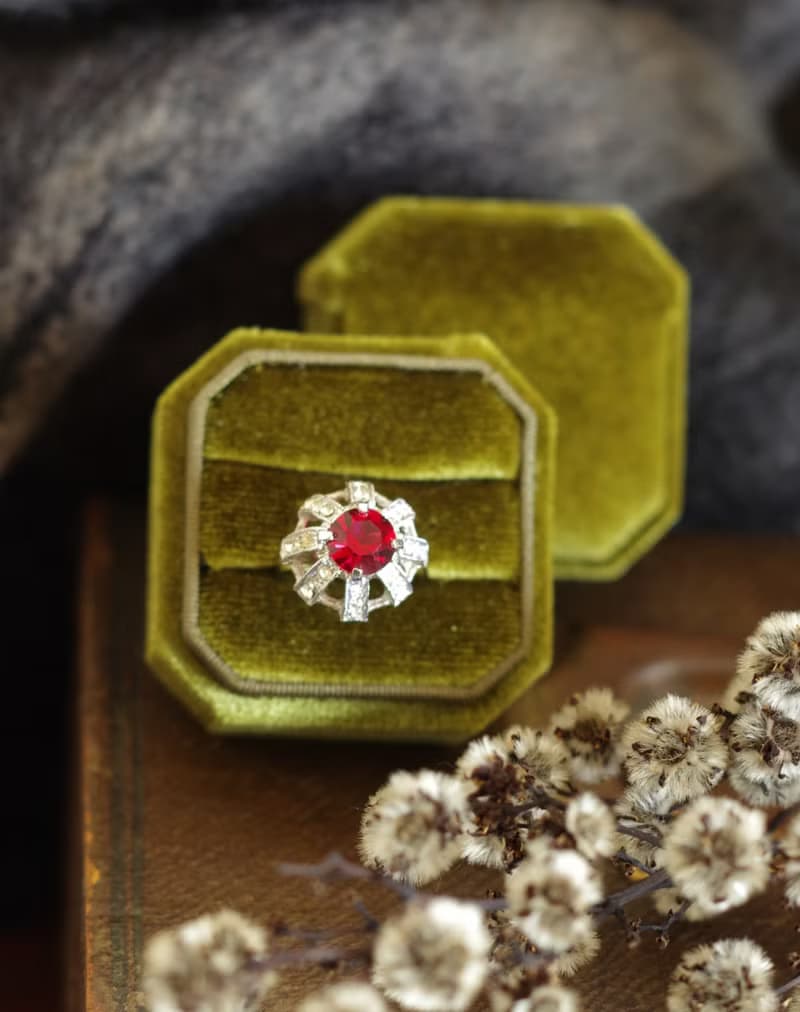 古董紅色萊茵石高頂戒指 SARAH COV 7月生日石 RIN101