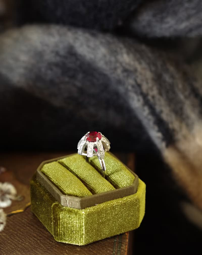 古董紅色萊茵石高頂戒指 SARAH COV 7月生日石 RIN101