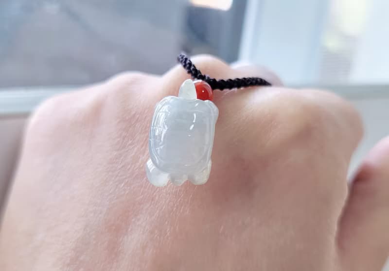 【親翠】天然翡翠 冰藍綠底手工雕爬行海龜 烏龜項鍊