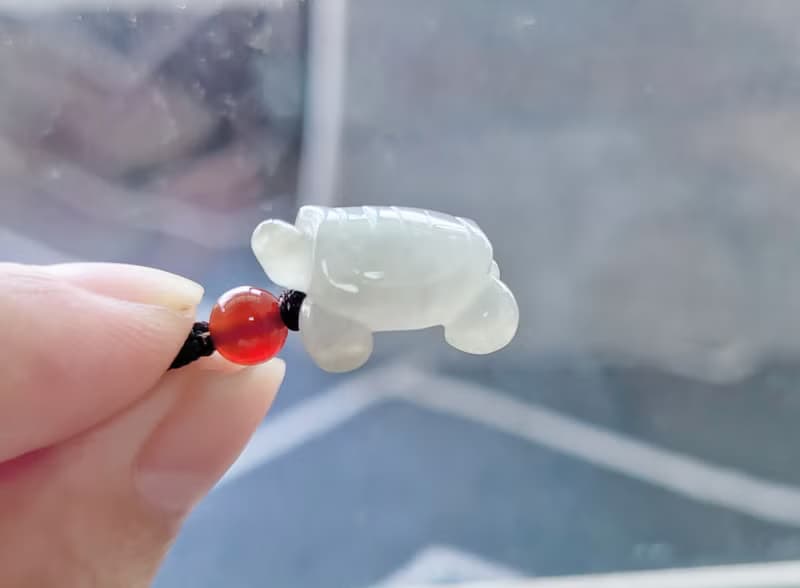 【親翠】天然翡翠 冰藍綠底手工雕爬行海龜 烏龜項鍊