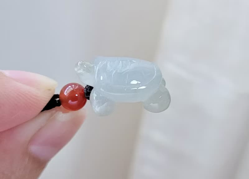 【親翠】天然翡翠 冰藍綠底手工雕爬行海龜 烏龜項鍊