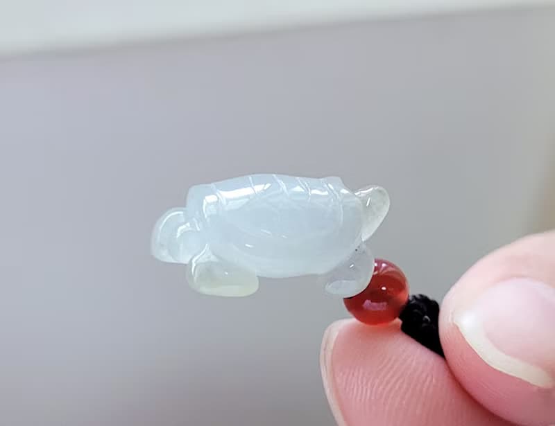 【親翠】天然翡翠 冰藍綠底手工雕爬行海龜 烏龜項鍊
