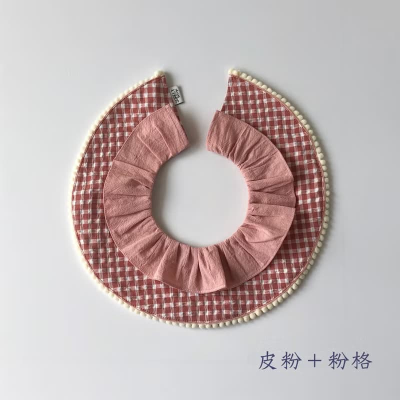 就像蝴蝶停在小鹿耳朵上 | 圓形花邊球裝飾圍兜領片