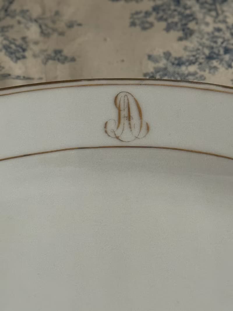 40498-法國百年貴族家徽橢圓深盤