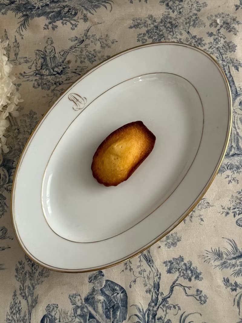 40498-法國百年貴族家徽橢圓深盤