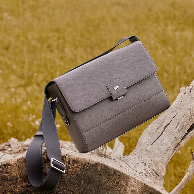 【滿3999送鑰匙圈】巴雷特 橫式斜背包-咖啡色/ BF546-61-GCO