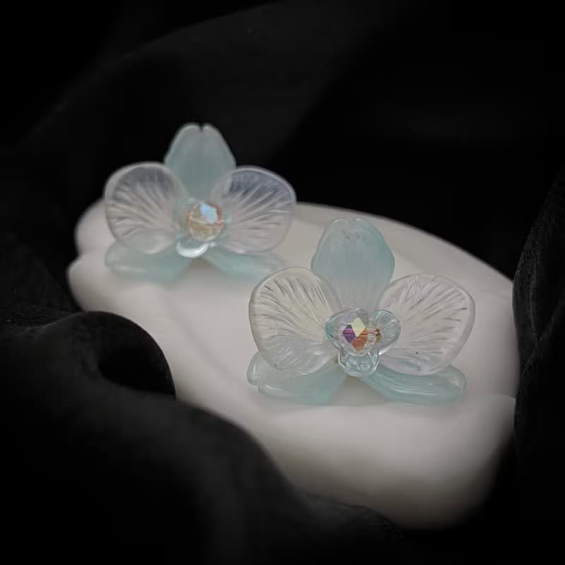綻俏顏蝴蝶蘭琉璃輯珠18K鍍金耳飾