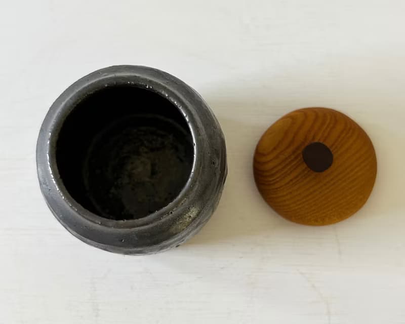 小壺・黒
