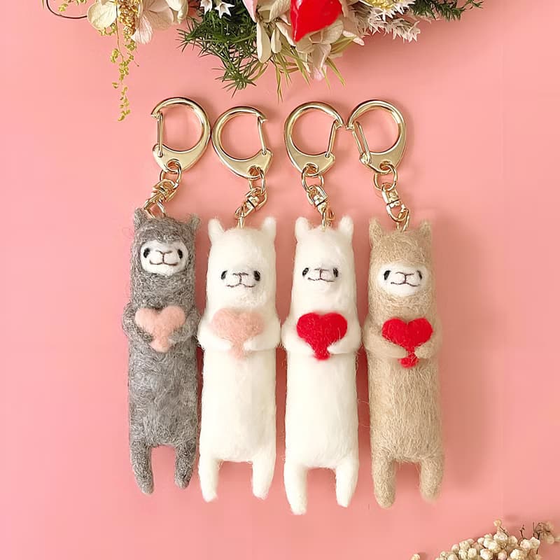 緊抱愛心 ∣ 羊駝毛製鑰匙圈 ∣ 情人節 ∣ 白色情人節