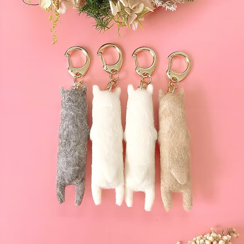 緊抱愛心 ∣ 羊駝毛製鑰匙圈 ∣ 情人節 ∣ 白色情人節