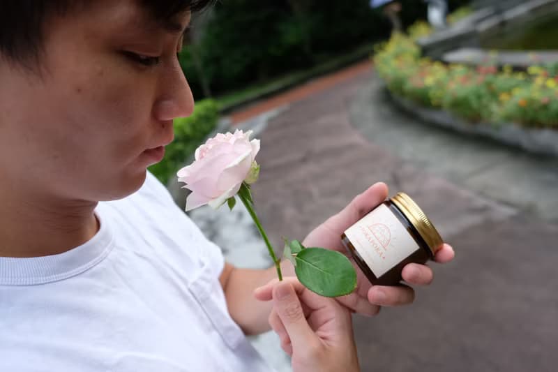 蘿絲漫漫 NO.1手工大豆香氛蠟燭 90g 【週年慶買一送一織品噴霧】