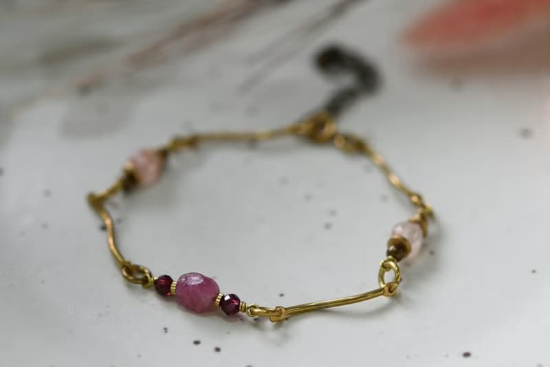 幾何系列 NO.4│紅碧璽x太陽石x黃銅│黃銅手鍊