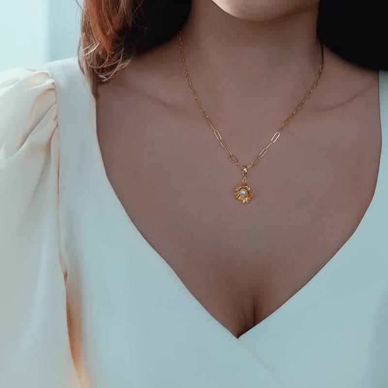 項鏈墜 | Gilded Pearl Lily 金燦珍珠百合