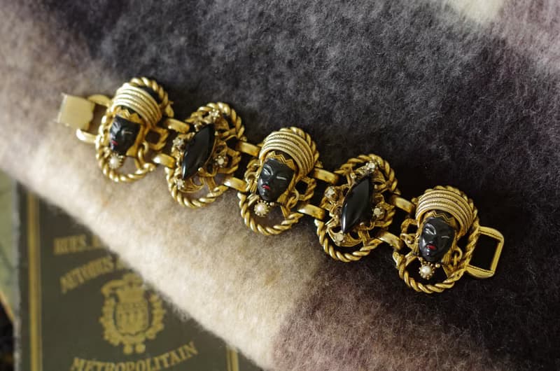 少見古董亞洲神秘臉孔金色公主手鍊 SELRO BR96