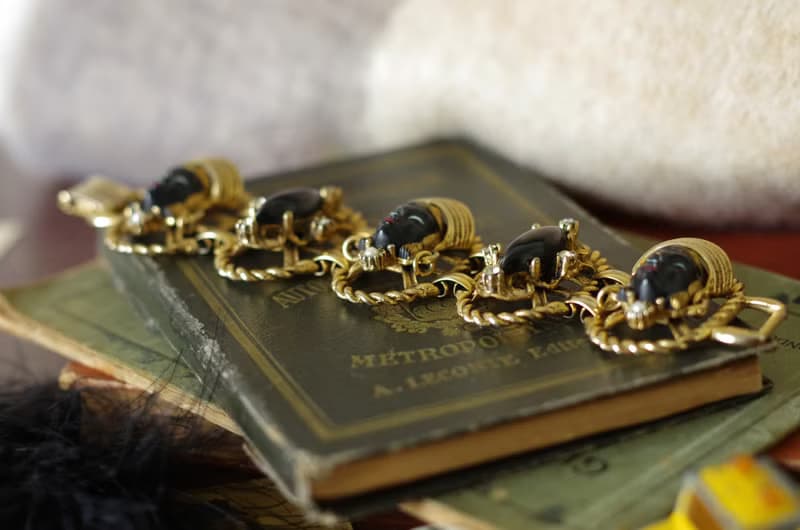 少見古董亞洲神秘臉孔金色公主手鍊 SELRO BR96