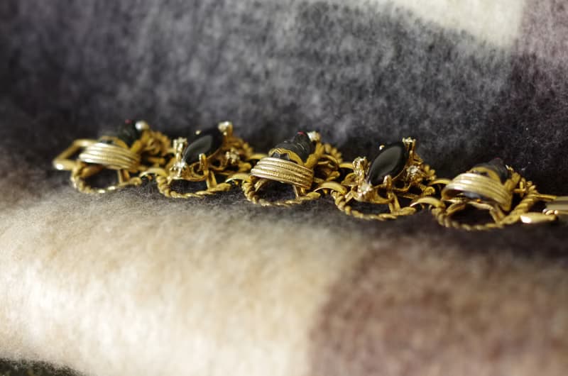 少見古董亞洲神秘臉孔金色公主手鍊 SELRO BR96