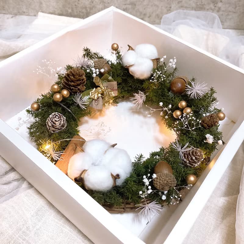 聖誕節雪松棉花花圈15cm 附燈串與禮盒包裝