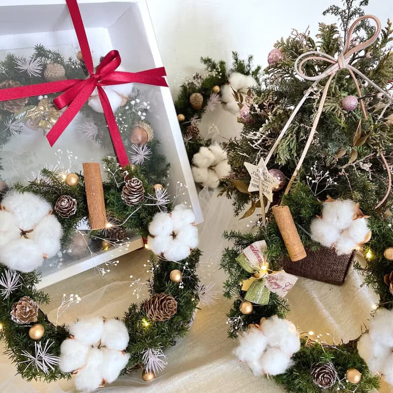 聖誕節雪松棉花花圈15cm 附燈串與禮盒包裝