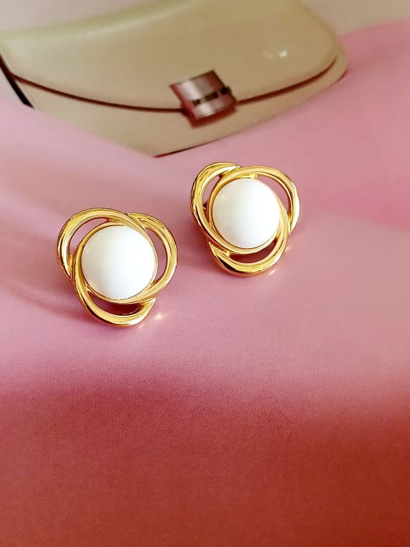 vintage jewelry  Monet 三稜框金白色賽珞珞夾式耳環