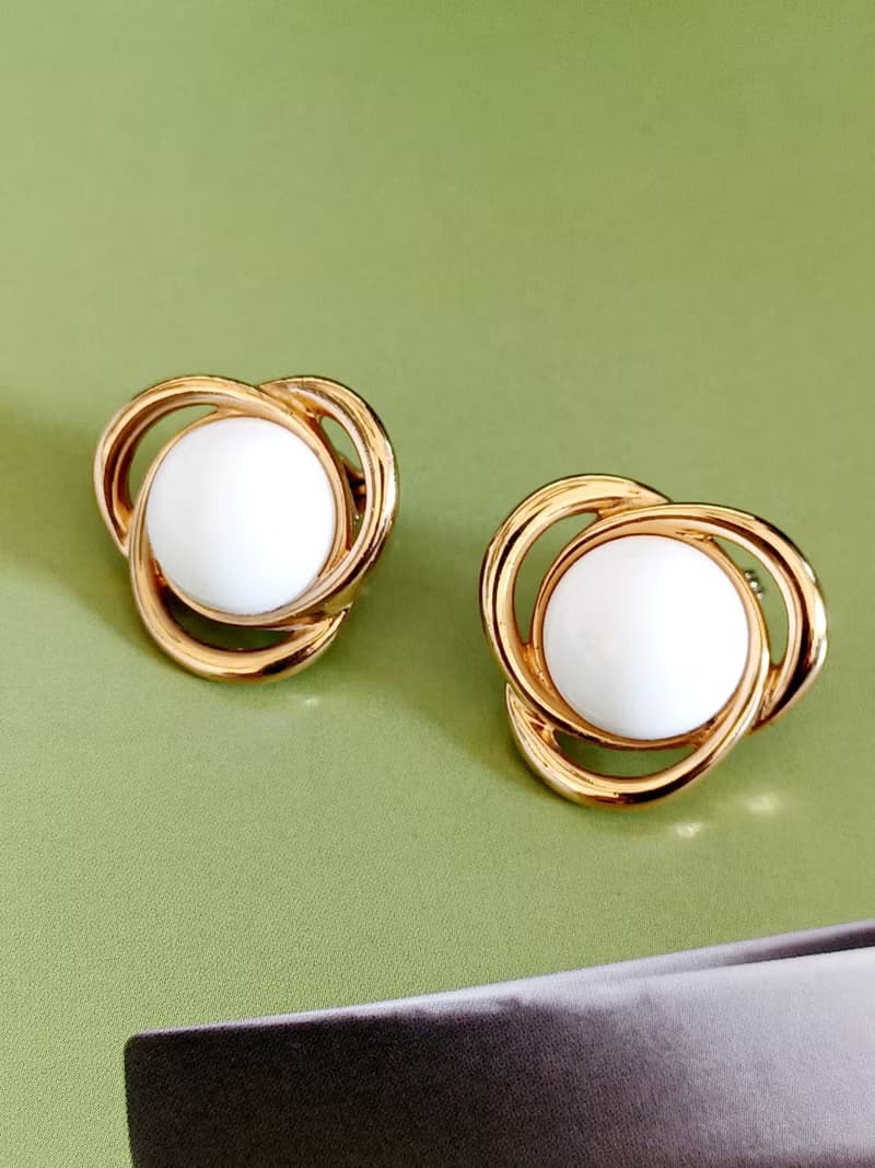 vintage jewelry  Monet 三稜框金白色賽珞珞夾式耳環